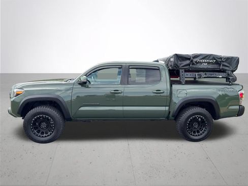 Used 2021 Toyota Tacoma TRD Off-Road AWD/4WD image 3