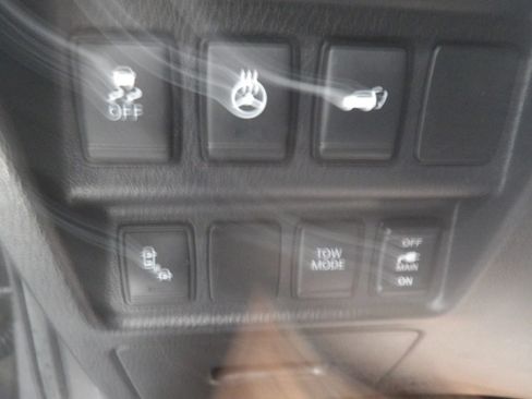 Used 2020 Nissan Pathfinder SL AWD/4WD image 22