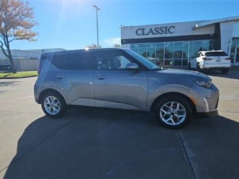 Used 2023 Kia Soul LX w/ LX Technology Package image 9