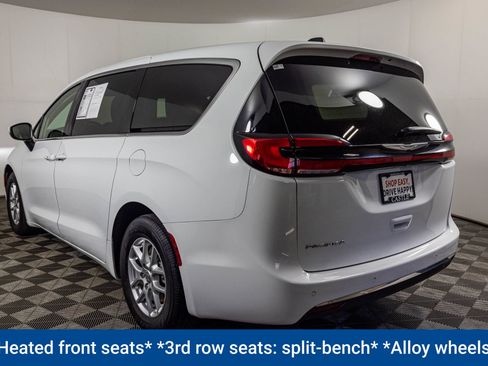 Used 2023 Chrysler Pacifica Touring-L FWD image 18