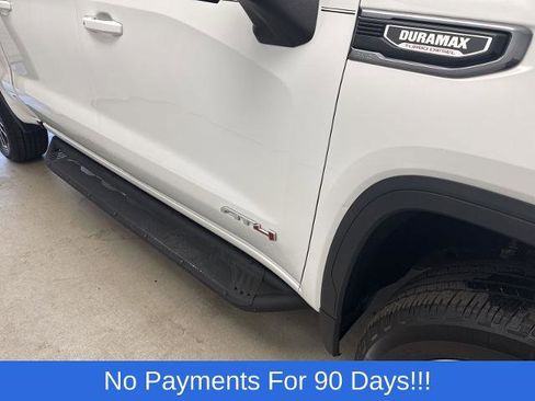 Used 2022 GMC Sierra 1500 AT4 w/ Technology Package AWD/4WD image 2