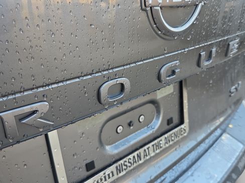 Used 2024 Nissan Rogue SV FWD image 29