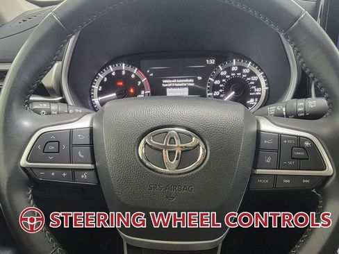 Certified 2025 Toyota Highlander XLE image 19