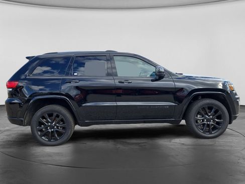 Used 2021 Jeep Grand Cherokee Altitude AWD/4WD image 10