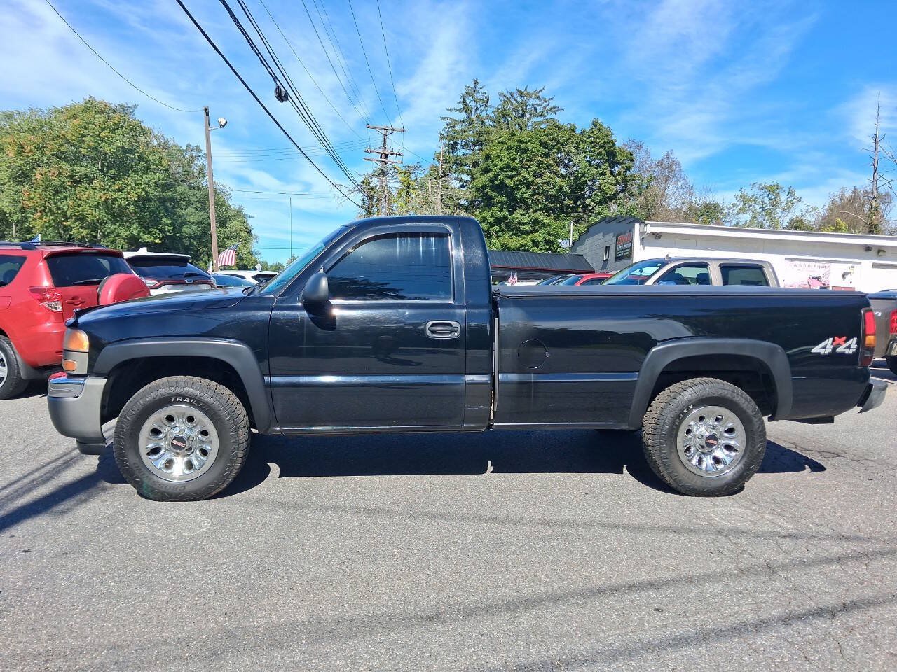Used 2007 GMC Sierra 1500 W/T AWD/4WD image 2