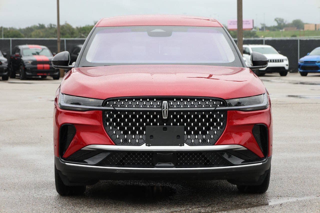 Used 2024 Lincoln Nautilus Premier AWD/4WD image 2
