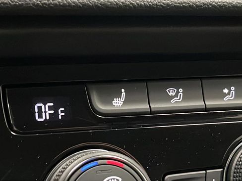 Used 2024 Volkswagen Taos SE image 26