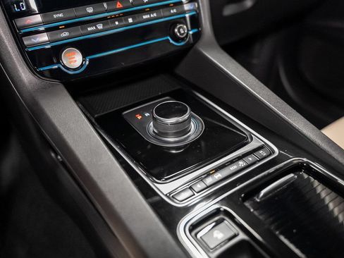 Used 2020 Jaguar F-PACE Premium AWD/4WD image 51