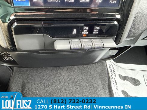 Used 2025 RAM 1500 Laramie AWD/4WD image 27