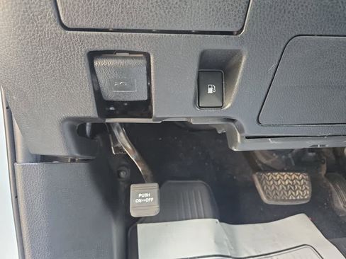 Used 2019 Toyota Highlander XLE AWD/4WD image 25