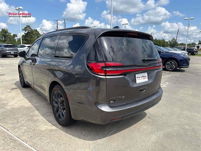 Used 2021 Chrysler Pacifica Touring-L w/ S Appearance Package FWD image 5