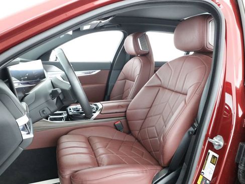 Used 2024 BMW i7 eDrive50 image 21