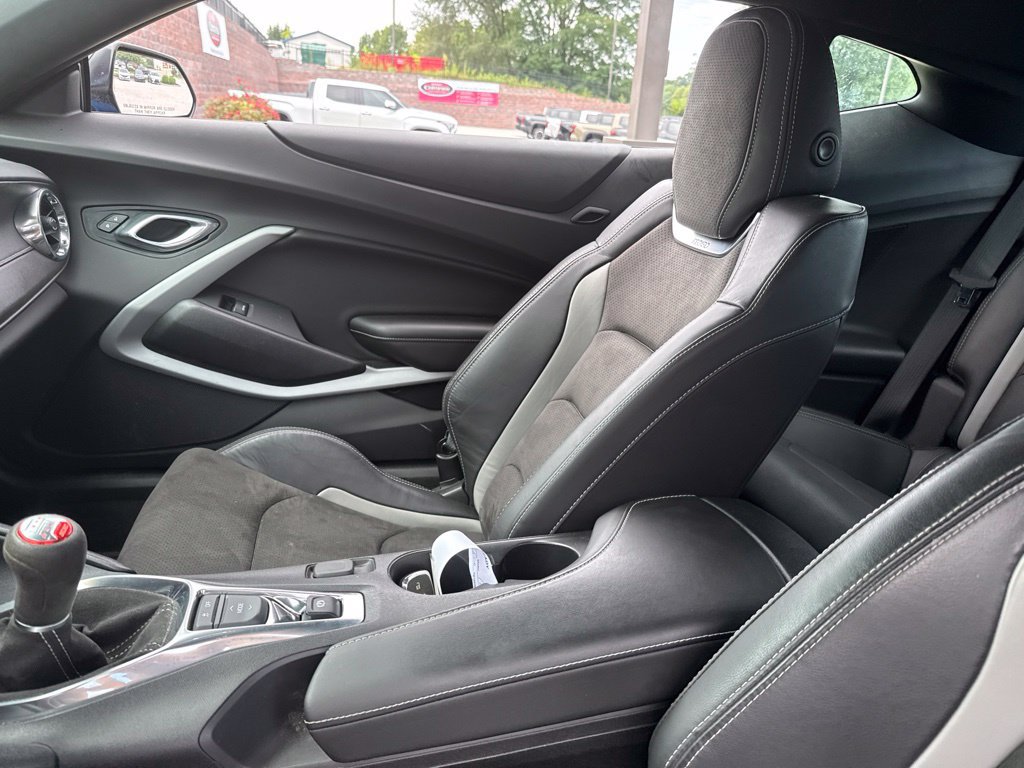 Used 2018 Chevrolet Camaro SS RWD image 13