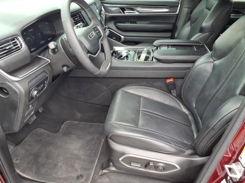 Used 2023 Jeep Wagoneer 2WD image 10