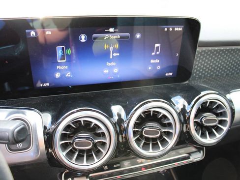 Used 2024 Mercedes-Benz GLB 250 image 15