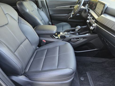Certified 2025 Kia Telluride EX w/ EX Captain's Chair Package image 12