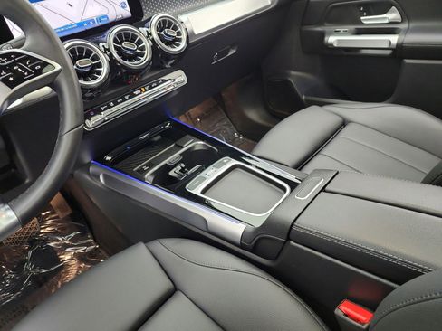 Used 2024 Mercedes-Benz GLB 250 image 11