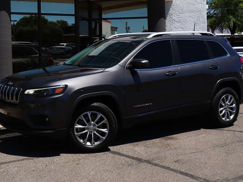 Used 2021 Jeep Cherokee Latitude Lux w/ Comfort/Convenience Group AWD/4WD image 3