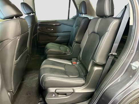 Used 2025 Honda Pilot EX-L image 23