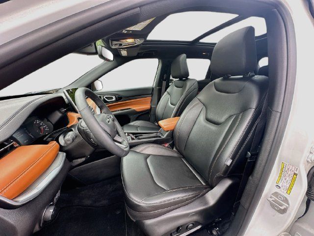 Used 2024 Jeep Compass Limited w/ Sun and Sound Group AWD/4WD image 22