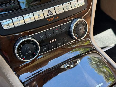 Used 2013 Mercedes-Benz SL 550 image 35