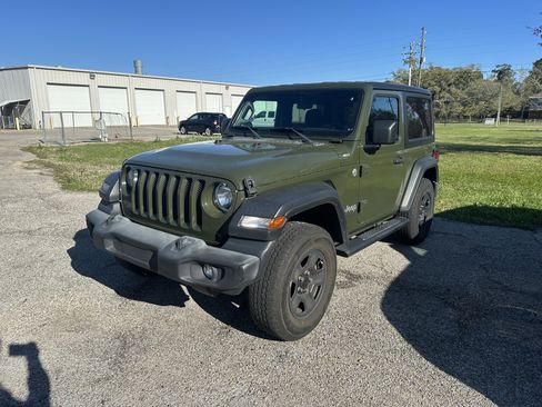 Used 2020 Jeep Wrangler Sport image 3