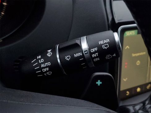 Used 2020 Jaguar F-PACE Premium image 17