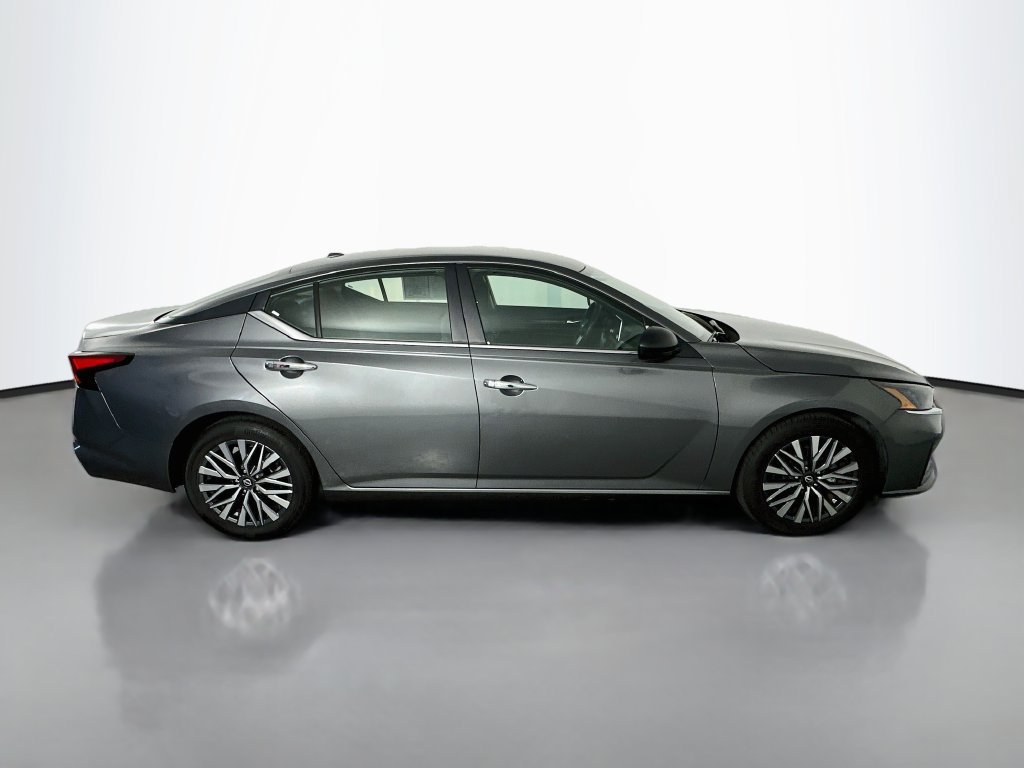 Used 2025 Nissan Altima 2.5 SV FWD image 8