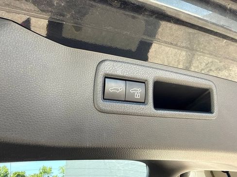 Used 2021 Toyota Venza XLE w/ Softex Package AWD/4WD image 17