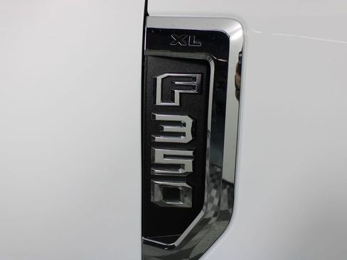 Used 2022 Ford F350 XL w/ Power Equipment Group image 10