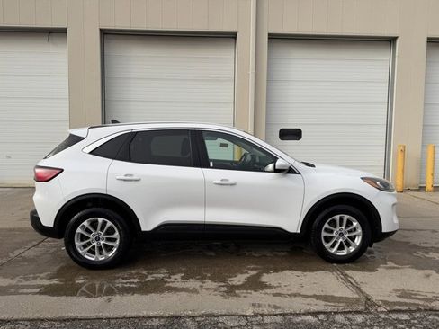 Certified 2020 Ford Escape SE image 9