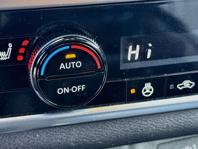 Used 2024 Nissan Rogue SV w/ SV Premium Package AWD/4WD image 16