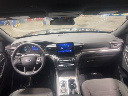 Used 2020 Ford Explorer XLT w/ Class III Trailer Tow Package image 16