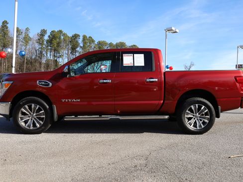 Used 2017 Nissan Titan SL image 2