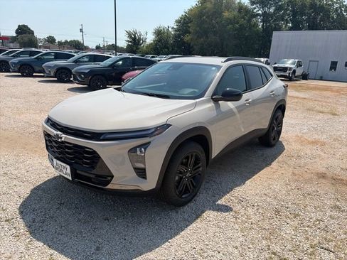New 2026 Chevrolet Trax ACTIV w/ Driver Confidence Package FWD image 2