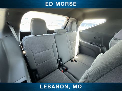 Used 2025 Chevrolet Traverse LT FWD image 25