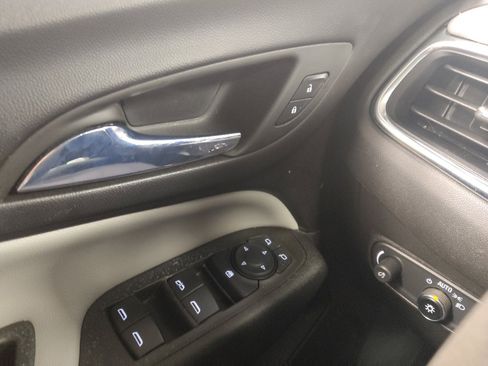 Used 2024 Chevrolet Equinox LS image 27