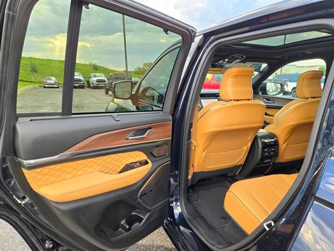 Used 2022 Jeep Grand Cherokee Summit w/ Luxury Tech Group V AWD/4WD image 28