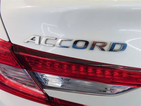 Used 2022 Honda Accord Touring image 14