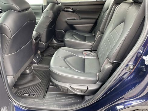 Used 2023 Toyota Highlander XLE image 10