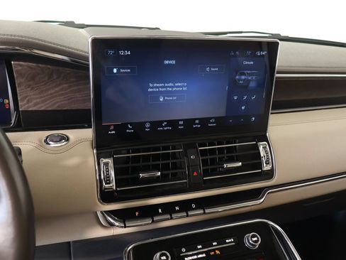 Used 2024 Lincoln Navigator Premiere AWD/4WD image 5