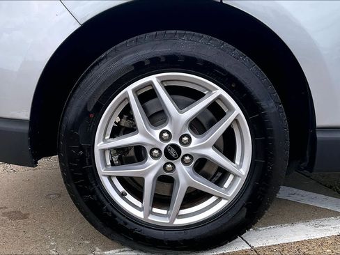 Used 2024 Ford Edge SEL image 8