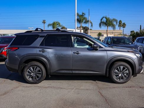 New 2025 Nissan Pathfinder SV image 3