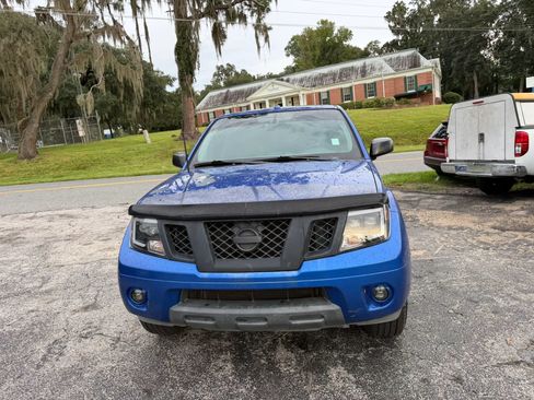 Used 2013 Nissan Frontier SV RWD image 2
