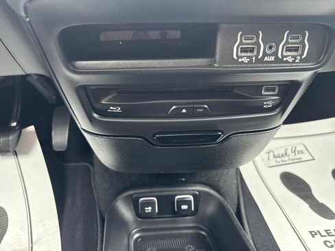 Used 2021 Chrysler Pacifica Touring-L w/ Uconnect Theater Family Group FWD image 22