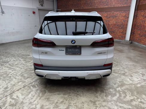 Used 2022 BMW X5 xDrive40i w/ Premium Package AWD/4WD image 4