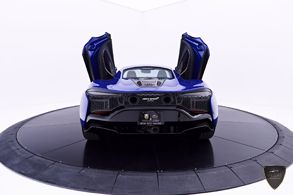 Used 2025 McLaren Artura RWD image 25