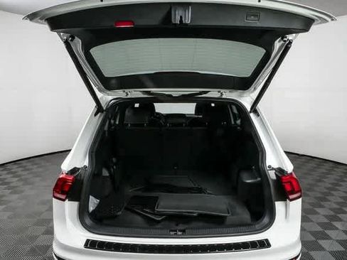 Certified 2022 Volkswagen Tiguan SE R-Line image 30