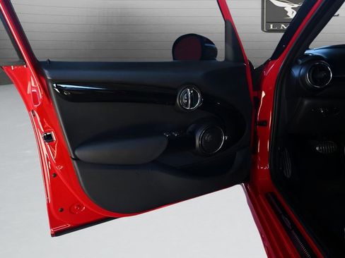 Used 2018 MINI Cooper S image 11