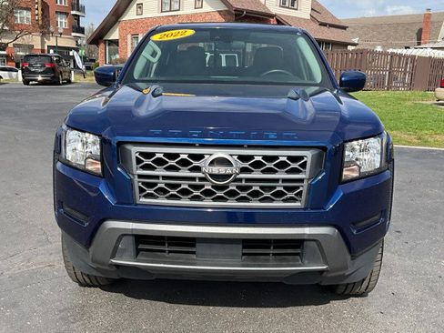 Used 2022 Nissan Frontier SV image 2